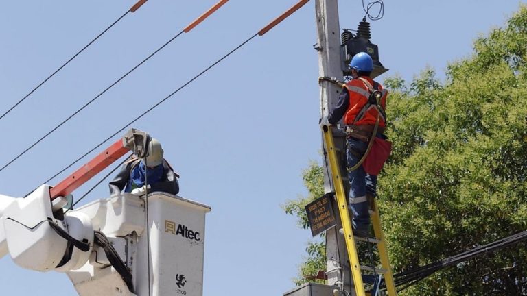 Lluvia en Santiago: CGE informó corte de suministro de luz en San Bernardo