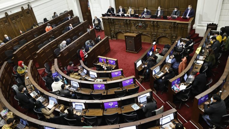 Francisco Vidal: “Quieren bajar los quórums para poder reformar la actual Constitución en caso de que gane el Rechazo”