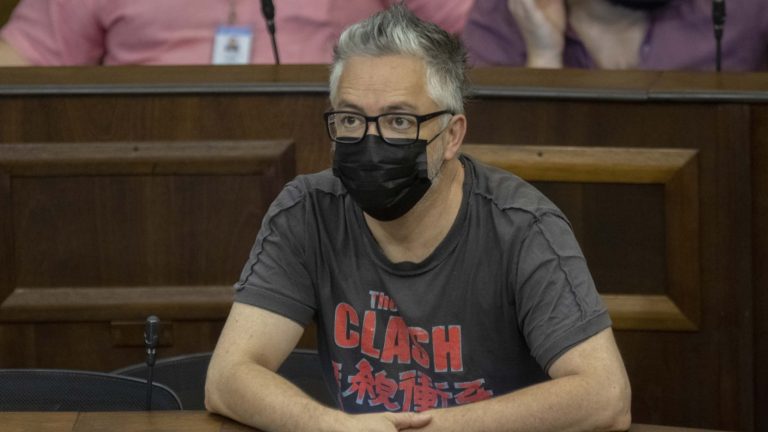 La peculiar metáfora de Baradit: comparó el proceso constituyente con un “taller de carpintería”