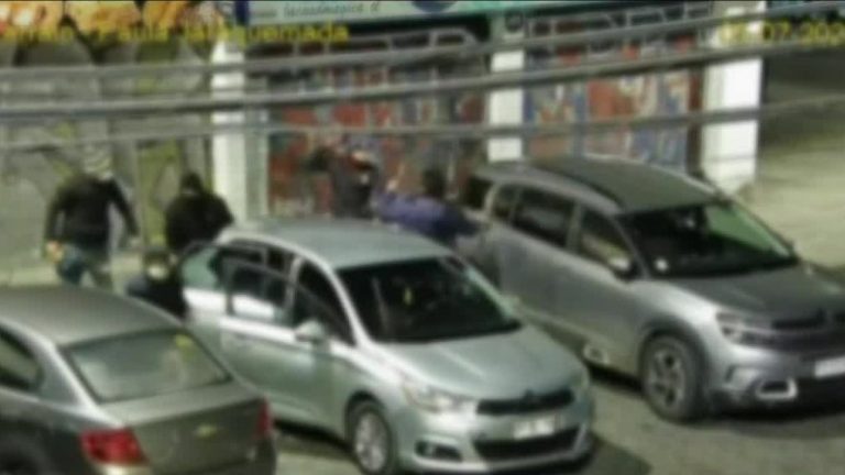 Pareja sufre violenta encerrona en La Reina: Hombre se enfrentó a golpes con cinco sujetos