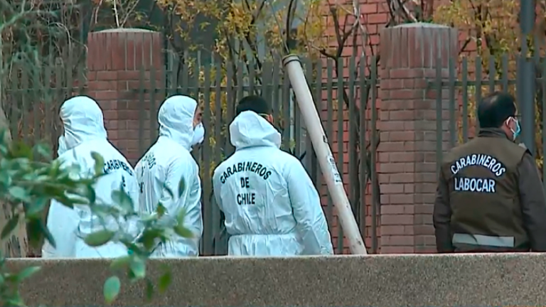 Investigan fuerte explosión en el frontis de un edificio en Las Condes: Labocar trabaja en el lugar