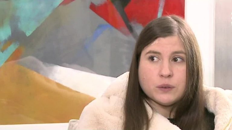 Enfermera apuñalada en Las Condes rompe el silencio: “Me daba miedo que me inyectara una jeringa con insulina”