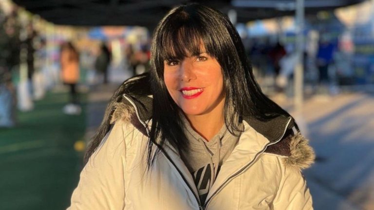 “No corresponde”: Anita Alvarado se quebró tras dar a conocer la compleja situación que enfrenta una adulta mayor que duerme en el aeropuerto