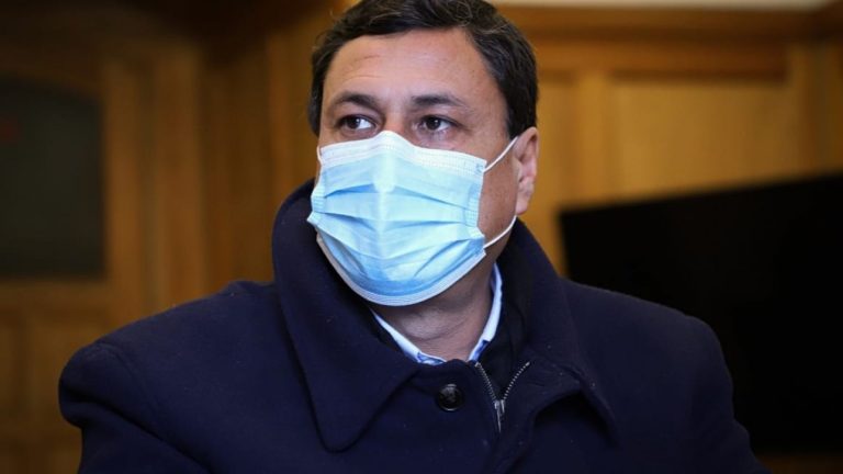 Alcalde de El Monte, Francisco Gómez, fallece tras sufrir accidente de tránsito en la carretera