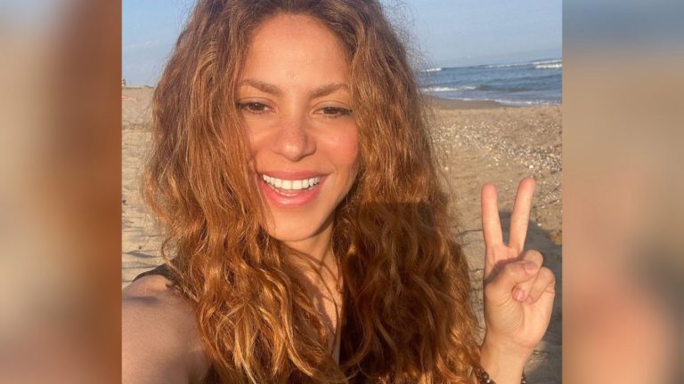 Feliz y surfeando las olas: Capturan a Shakira en sus primeras vacaciones sin Piqué