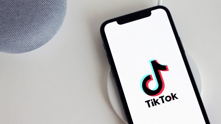 Piden investigar TikTok por presunto espionaje chino a usuarios de la red social en Estados Unidos