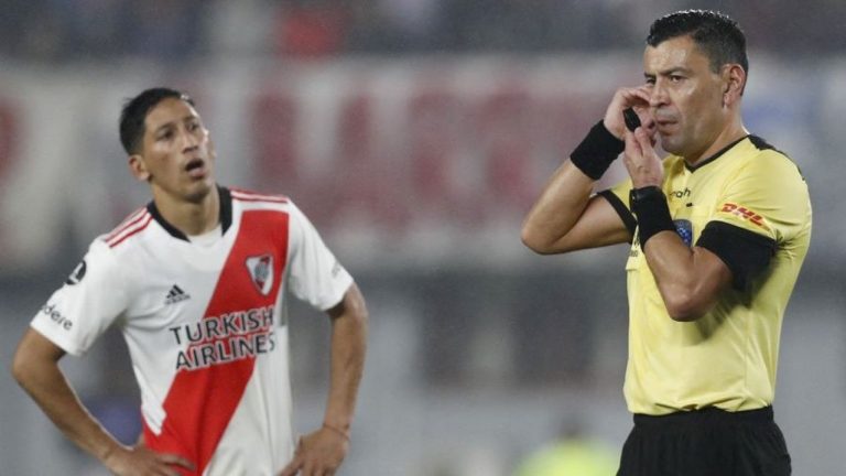 El acierto fotográfico en el River-Vélez que le daría la razón a un cuestionado Roberto Tobar