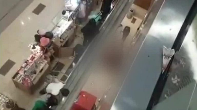 Último minuto: Hombre cae desde el quinto piso de un mall de Concepción