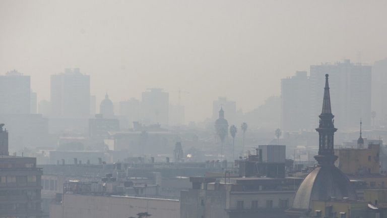 Alerta Ambiental para este miércoles en la Región Metropolitana: Esta es la restricción vehicular