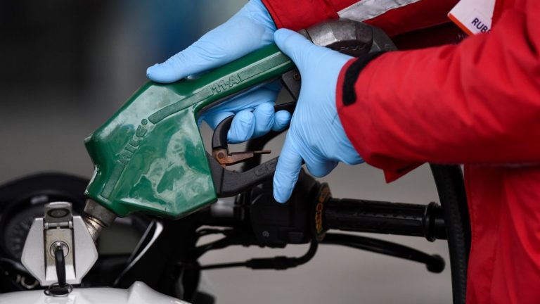 Se mantiene el alza en el precio de los combustibles: Este jueves volverá a subir la bencina