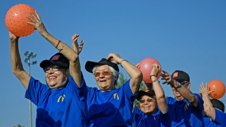 Entrenamiento, indumentaria y un diplomado: El apoyo de Arcos Dorados a tres jóvenes promesas del deporte