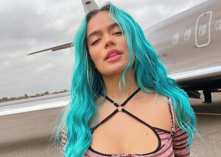 La reflexión con la que Karol G se despidió de su pelo azul y anunció nueva etapa en su vida