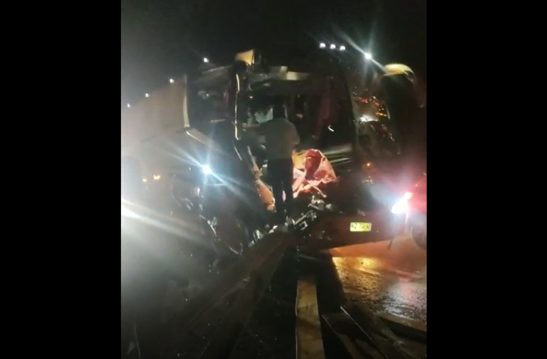 Hay fallecidos: Reportan grave accidente entre camión, bus y auto en la Ruta 68