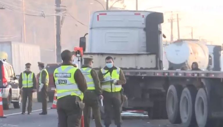 Reportan 3 muertos por choque entre camión y carretón en acceso a San Pedro de la Paz