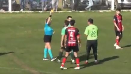 Jugador fue expulsado de por vida de su equipo tras brutal agresión contra árbitra