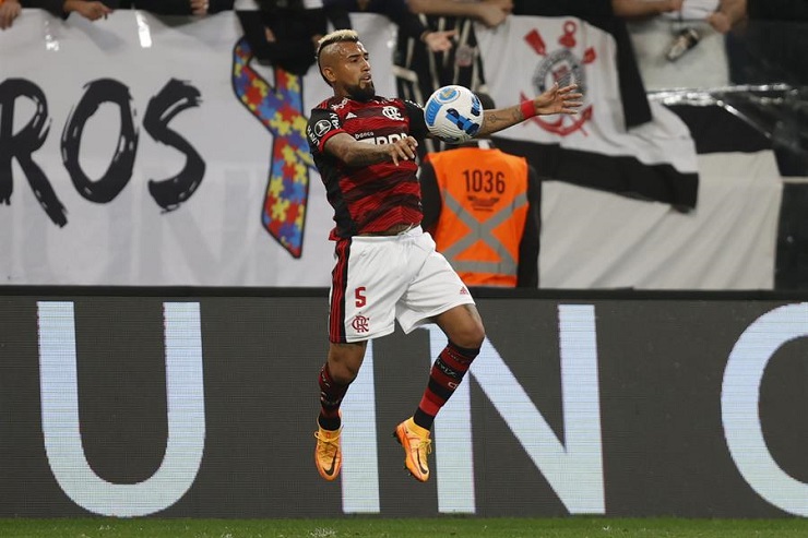 Con Vidal en cancha: Flamengo logra vital triunfo por la Libertadores y queda a un paso de las semifinales