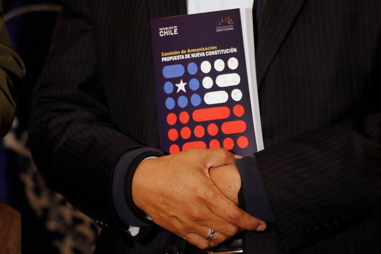 Encuesta Criteria marca aumento del Apruebo en 5 puntos y una caída del Rechazo en 3