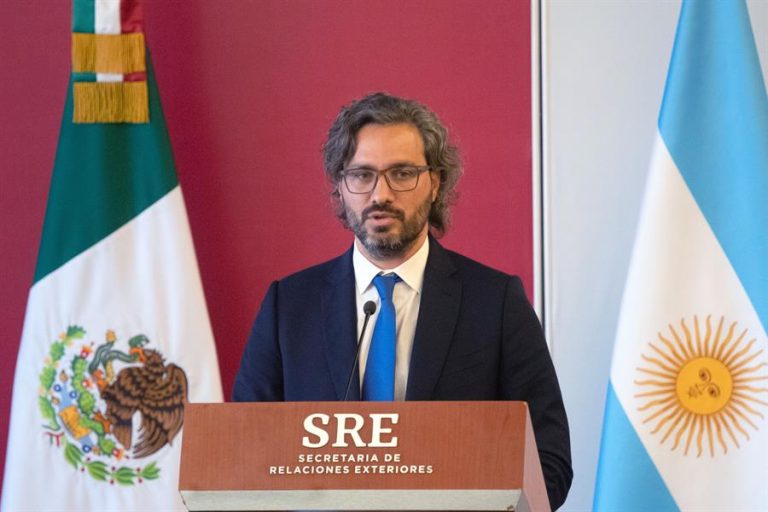 Cancillería argentina pide a Chile información sobre supuestos vuelos sin permiso en su espacio aéreo