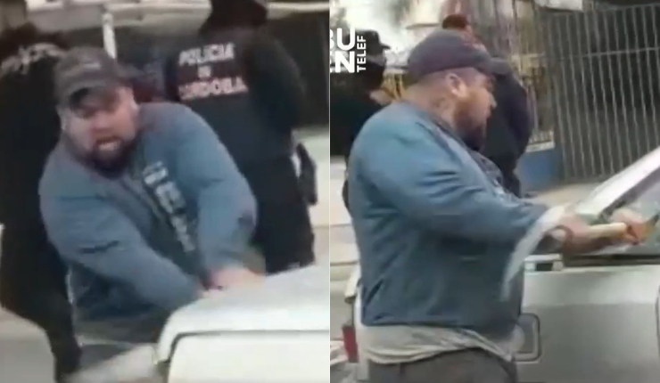 A palazos: Hombre destrozó su propio vehículo tras ser controlado por la policía argentina