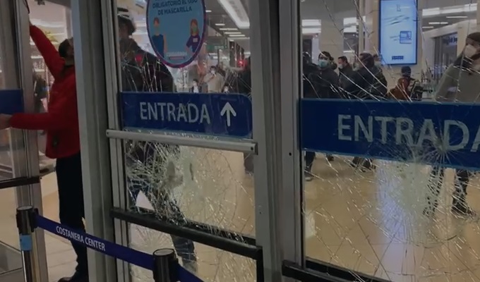Incidentes en las cercanías del Costanera Center: Dos personas fueron apuñaladas tras grabación de artista urbano