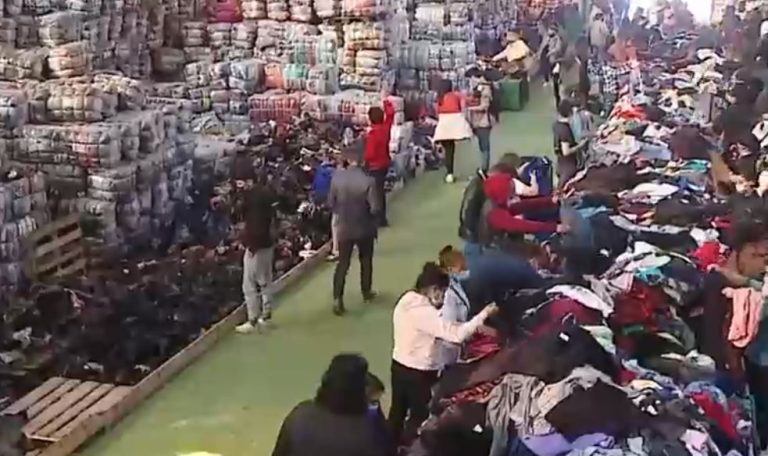 Ropa al gramo versus retail: ¿Cuál es la diferencia en los precios y qué es más económico?