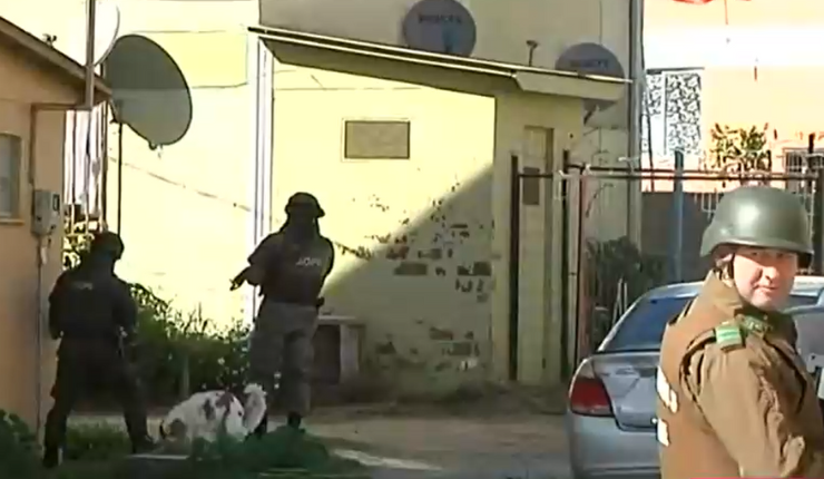 Amplio operativo policial en Valparaíso por hombre que se parapetó tras presunta discusión familiar