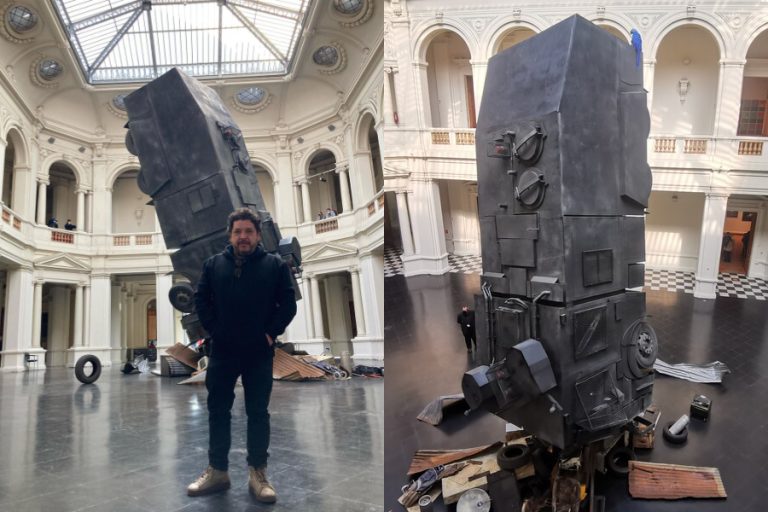 Carro antidisturbios en medio del Museo de Arte Contemporáneo genera intensos comentarios en redes sociales