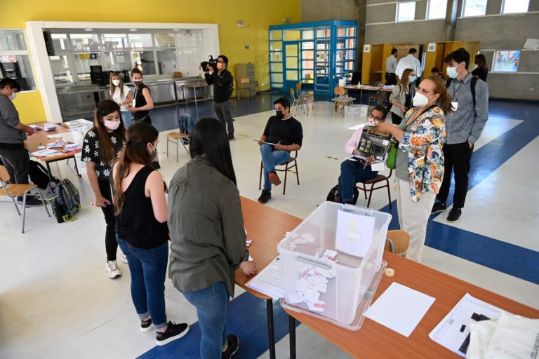 ¿Cuál es el horario para votar en el plebiscito de salida?