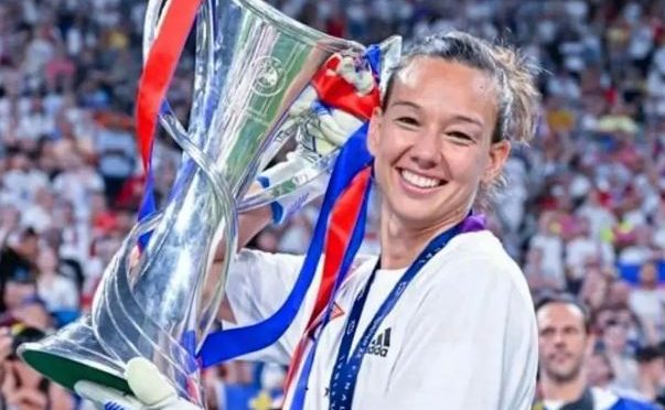 ¡Tiane Endler lo hizo otra vez! Nuevamente es nominada al Balón de Oro