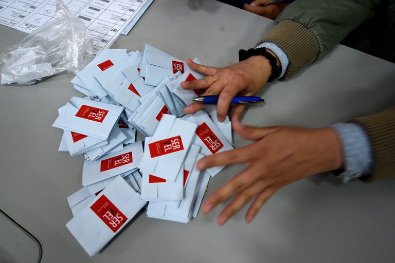 Servel ya publicó nómina: ¿Cómo saber si soy vocal de mesa y cuál es mi local de votación para el Plebiscito?