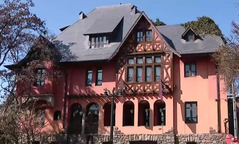 Hoteles de Santiago Centro se resisten al cierre: Intentan sobrevivir con tarifas rebajadas