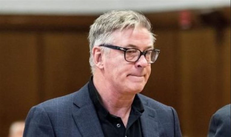 FBI concluye que Baldwin apretó el gatillo de la pistola que mató a Hutchins