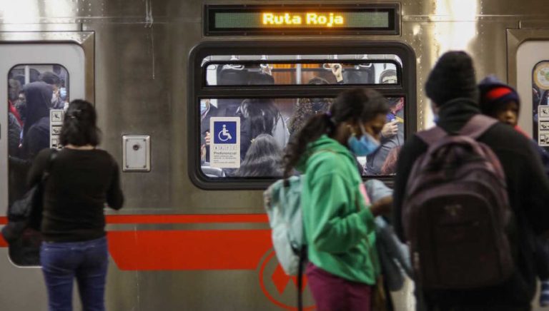 Línea 2 de Metro funciona de manera parcial: Dispusieron buses de apoyo