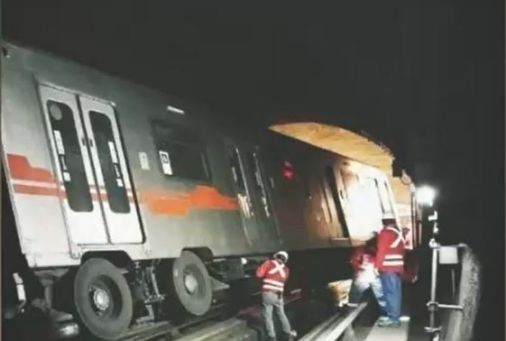 Las imágenes del descarrilamiento en el Metro: 5 estaciones de la Línea 2 siguen cerradas