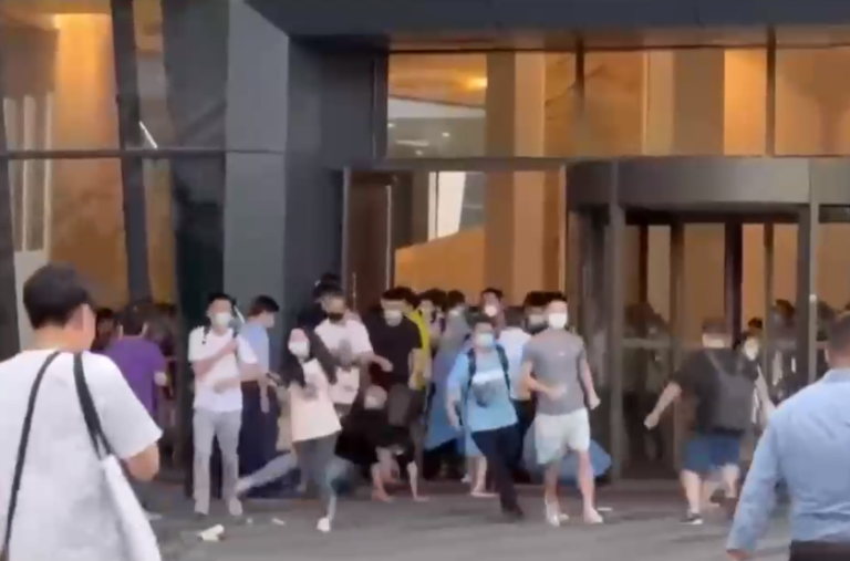 Por un caso de COVID-19: Caos en tienda Ikea de China por temor a confinamiento