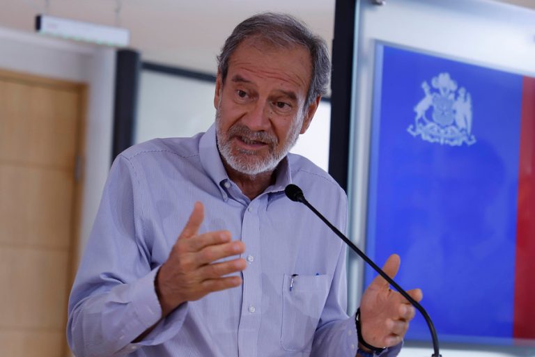 Director del Centro Sismológico: 