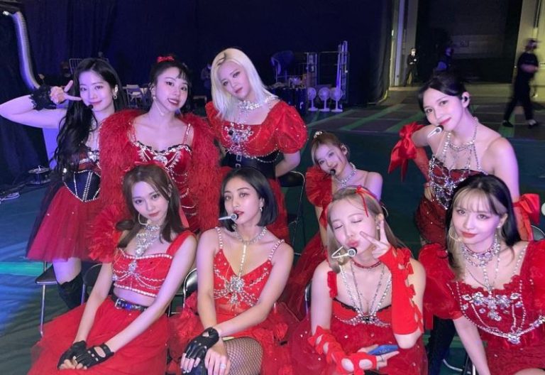 Twice estrenó video para Talk that Talk y ya rompieron récord de ventas con su comeback