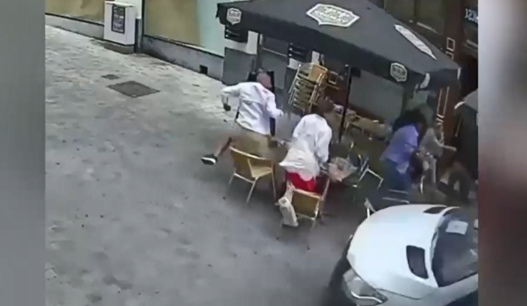 Momentos de terror: Furgoneta irrumpió en terraza con clientes en Bélgica