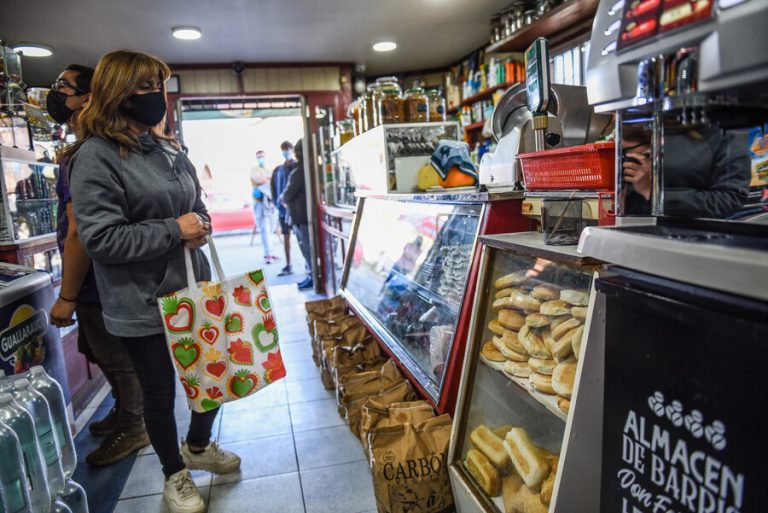 Ante falta de liquidez: Ventas en almacenes y supermercados disminuyen con fuerza