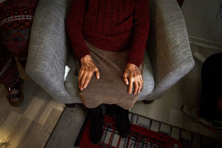 Hombre abandonó a su madre de 68 años tras asegurar que 