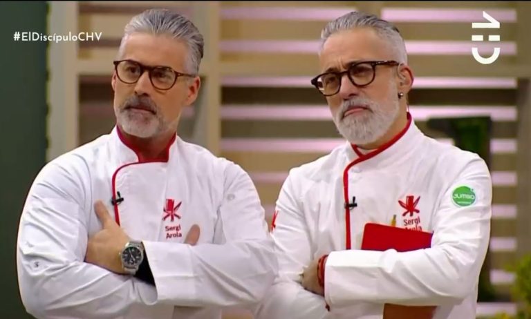 Peinado y con chaqueta de chef: Carlos Díaz imitó con todo a Sergi Arola y le hizo terapia para que deje de gritar