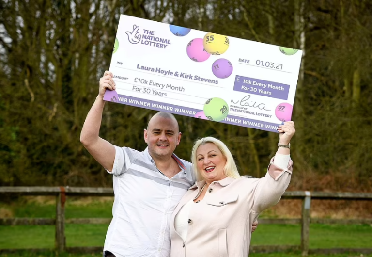 Se quedó con todo el dinero: Mujer ganó la lotería con su pareja y terminó la relación