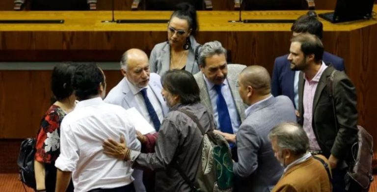 Tras agresión de Gonzalo de la Carrera: Las otras veces que parlamentarios se enfrentaron en el Congreso