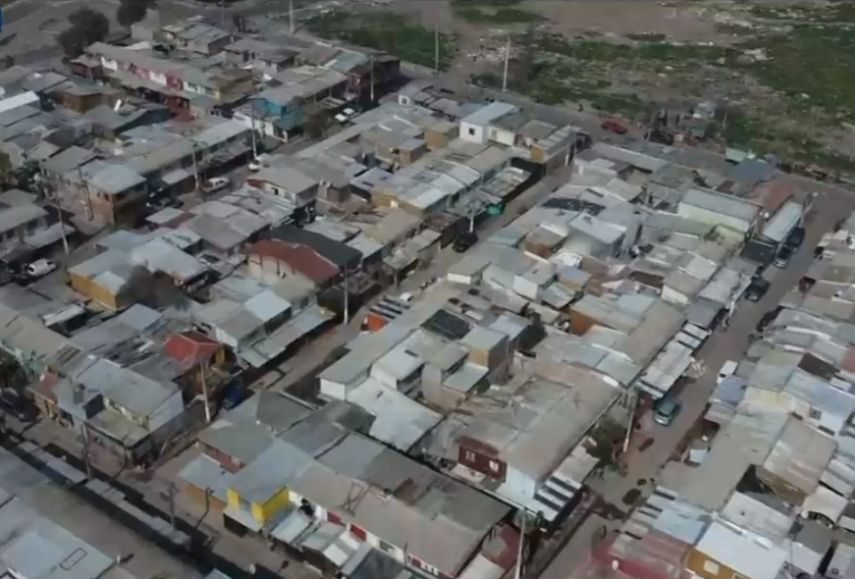 Vivir en 12 metros cuadrados: La lucha de vecinos de La Pintana por una mejor vivienda