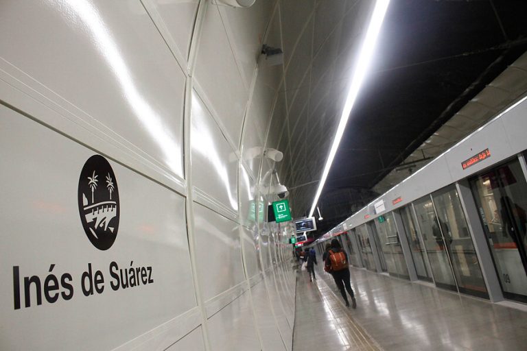Carabineros detuvo a dos menores de edad que protagonizaron violento asalto en metro Inés de Suárez