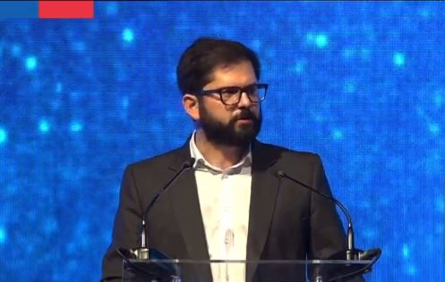 Emplazamiento y pifias: El tenso momento en el discurso del pdte. Boric en la cena de la Sonami