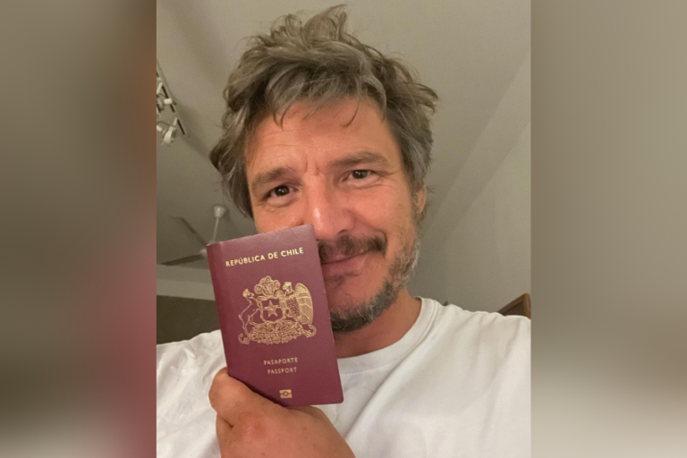 ¿Viene a votar a Chile? Pedro Pascal sorprende con imagen de su pasaporte y mensajes sobre el plebiscito