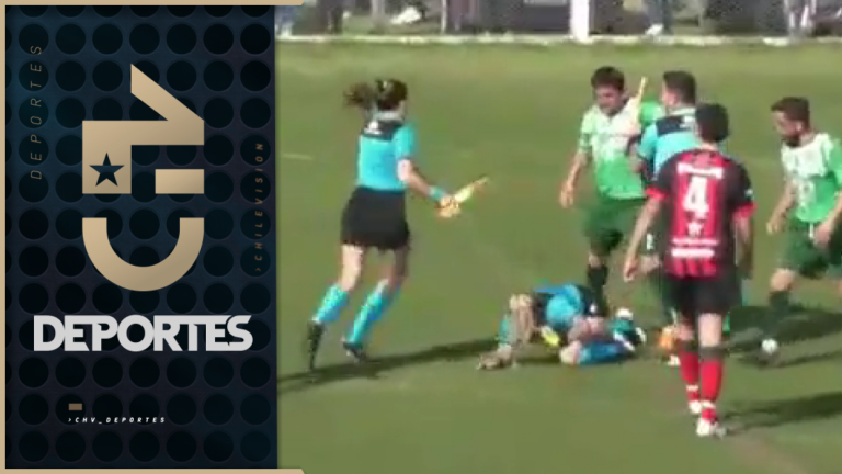 Cobarde agresión: Jugador argentino golpeó por detrás a la árbitra de un partido de fútbol... lo suspendieron de por vida