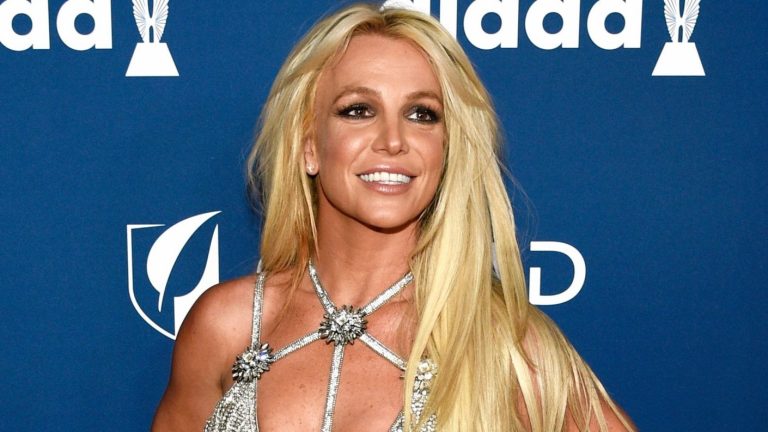 Britney Spears vuelve a la música de la mano de Elton John