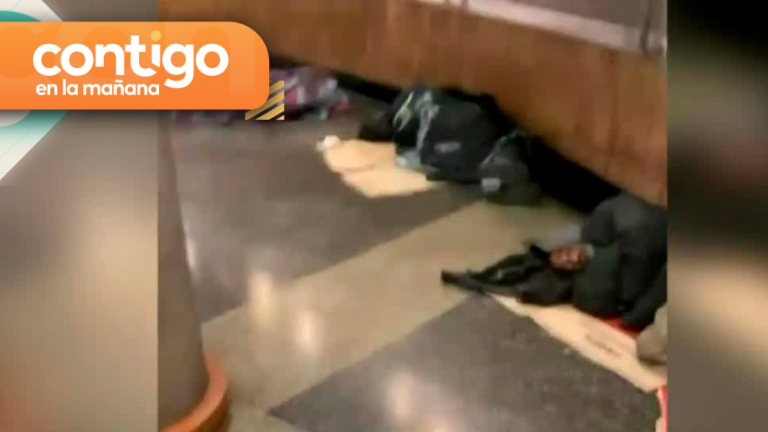 Preocupantes imágenes: Graban a personas durmiendo dentro del Metro de Santiago
